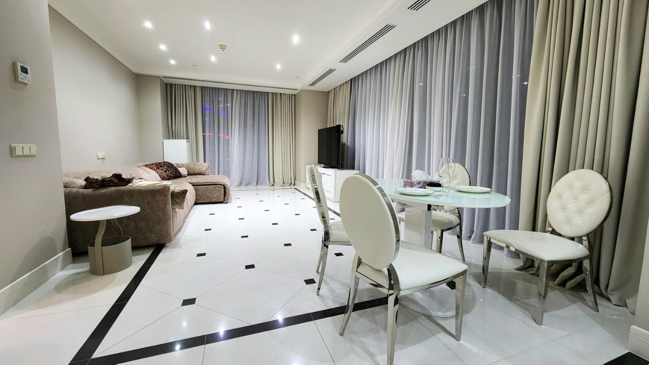 2-комнатный апартамент 82 м² с дизайнерским ремонтом и балконом в Smolensky De Luxe (Смоленский Де Люкс)
